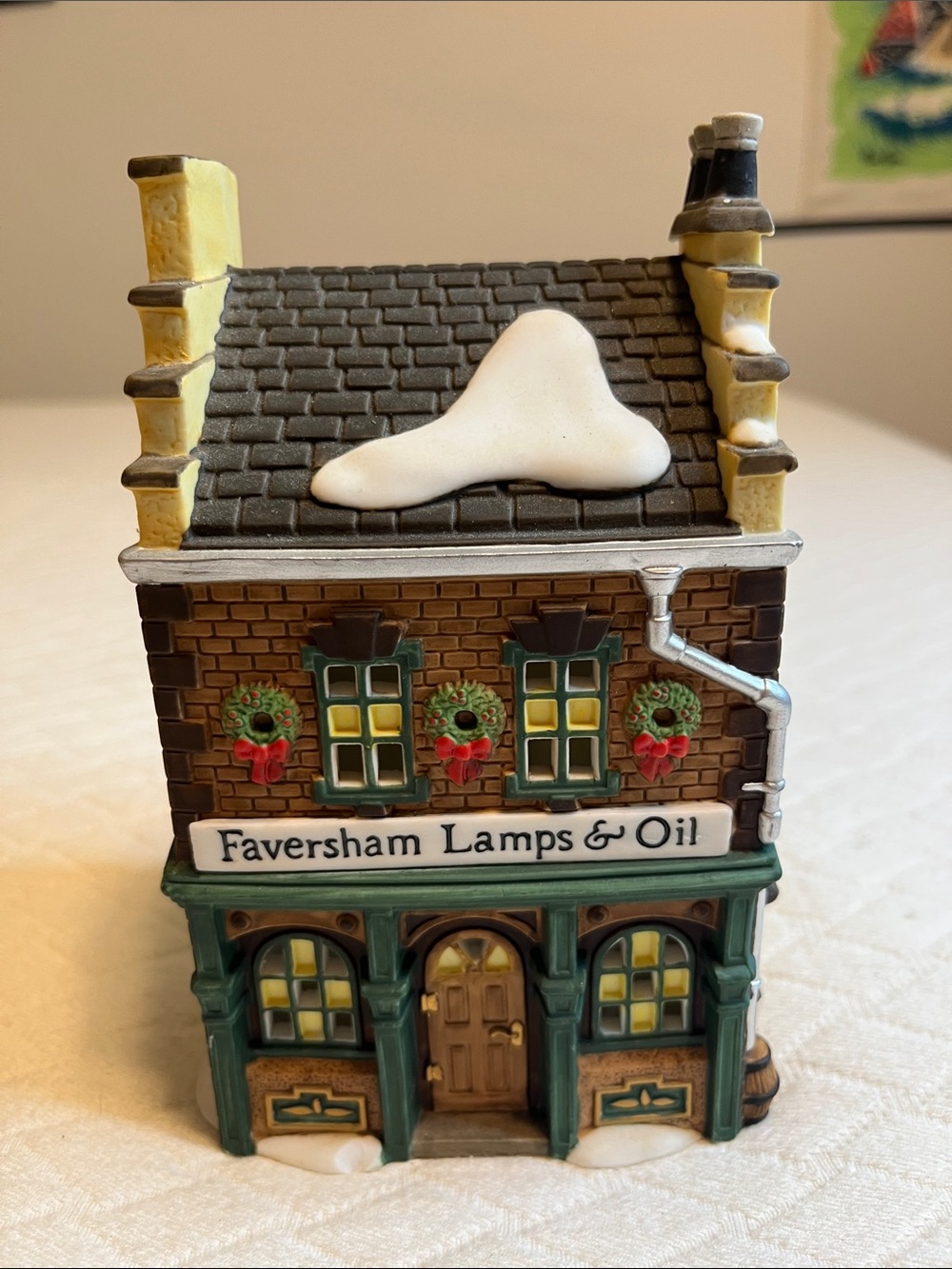 Department 56 Dickens Village 1995 Faversham Lamps & Oil building, like new